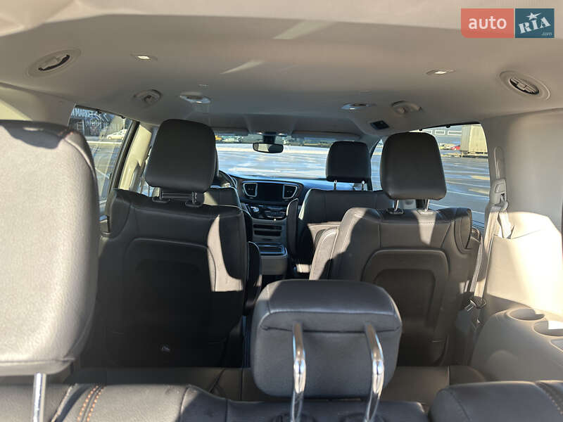 Минивэн Chrysler Pacifica 2017 в Днепре