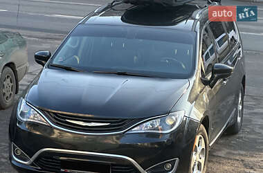 Минивэн Chrysler Pacifica 2017 в Днепре Минивэн Chrysler Pacifica 2017 в Днепре