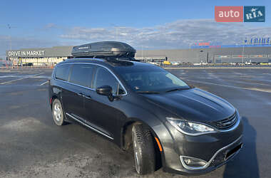 Мінівен Chrysler Pacifica 2017 в Дніпрі