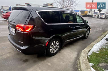 Мінівен Chrysler Pacifica 2020 в 