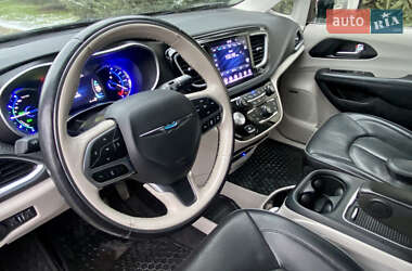 Мінівен Chrysler Pacifica 2020 в 