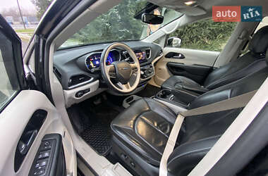 Мінівен Chrysler Pacifica 2020 в 