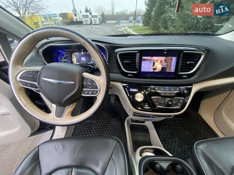 Мінівен Chrysler Pacifica 2020 в Ужгороді