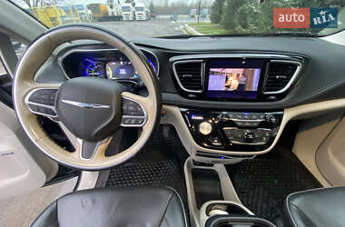 Мінівен Chrysler Pacifica 2020 в 