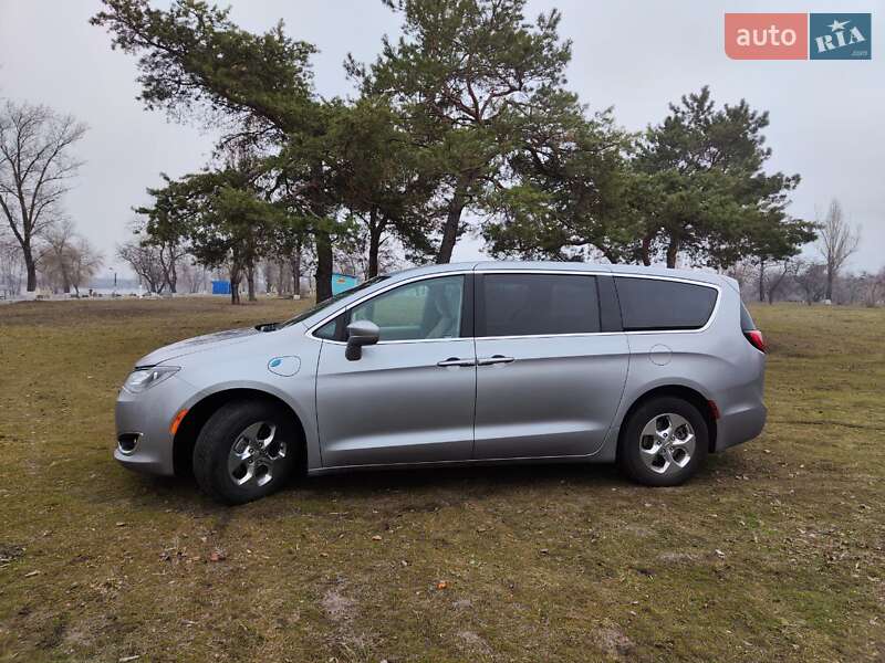 Мінівен Chrysler Pacifica 2018 в Києві