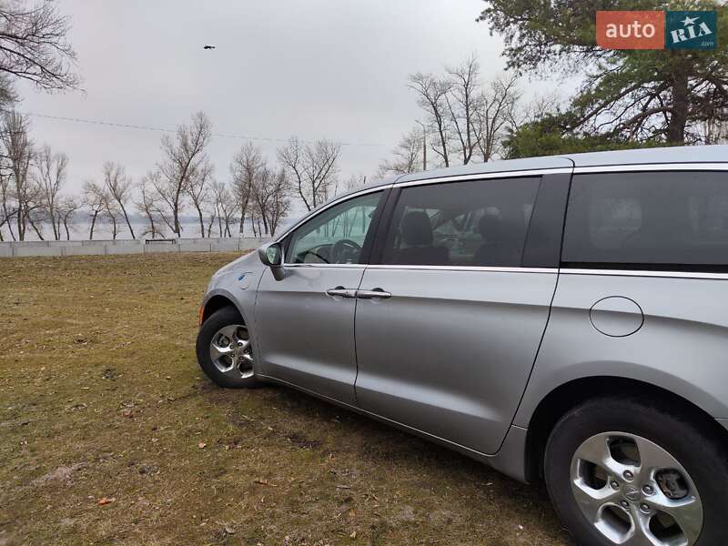 Мінівен Chrysler Pacifica 2018 в Києві