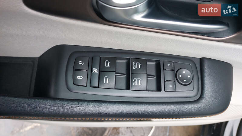 Минивэн Chrysler Pacifica 2016 в Ахтырке