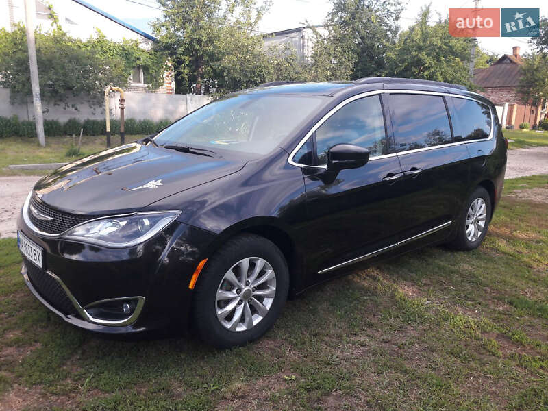 Минивэн Chrysler Pacifica 2016 в Ахтырке