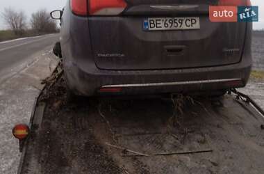 Минивэн Chrysler Pacifica 2018 в 