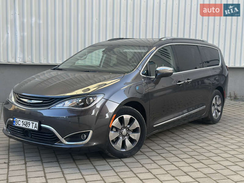 Мінівен Chrysler Pacifica 2018 в Львові