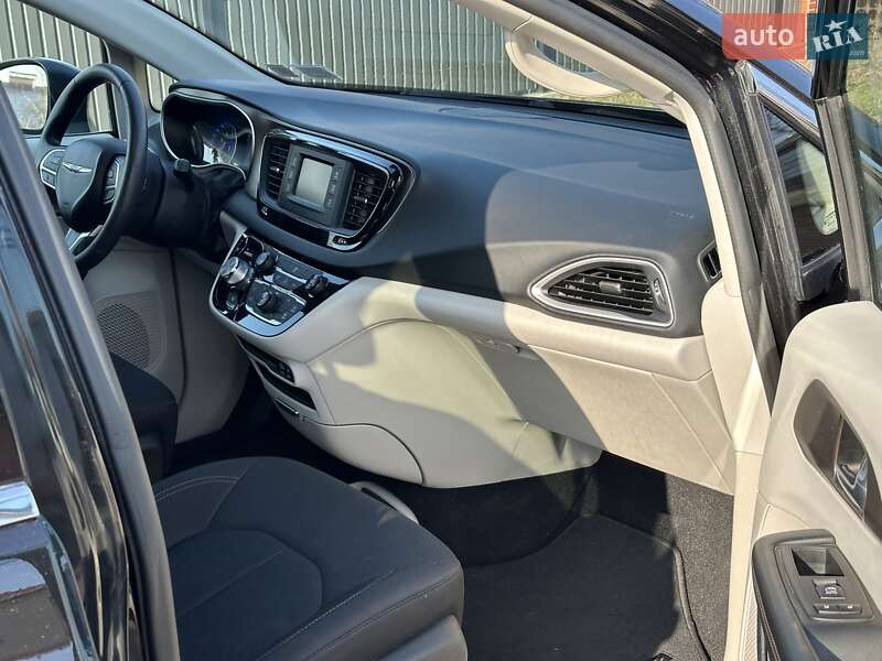 Минивэн Chrysler Pacifica 2016 в Киеве