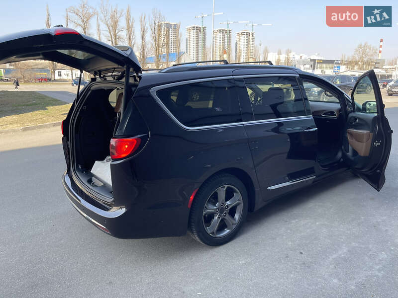 Мінівен Chrysler Pacifica 2018 в Києві