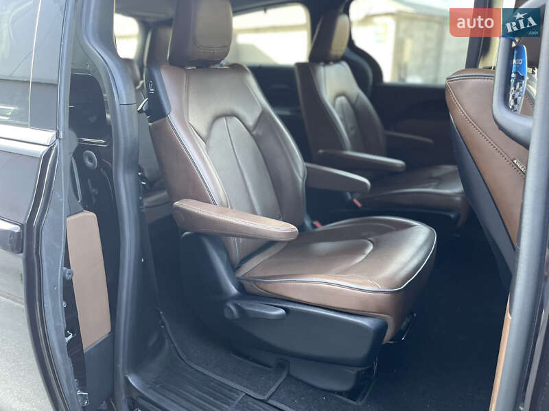Мінівен Chrysler Pacifica 2018 в Києві