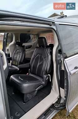 Мінівен Chrysler Pacifica 2017 в Львові