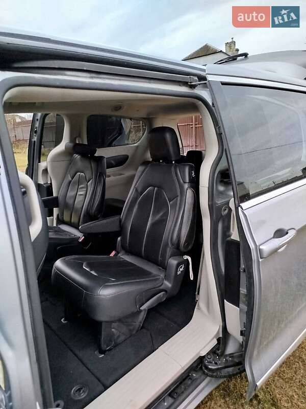 Минивэн Chrysler Pacifica 2017 в Львове