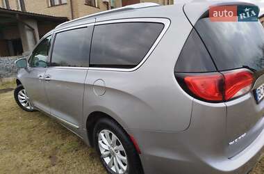Мінівен Chrysler Pacifica 2017 в Львові