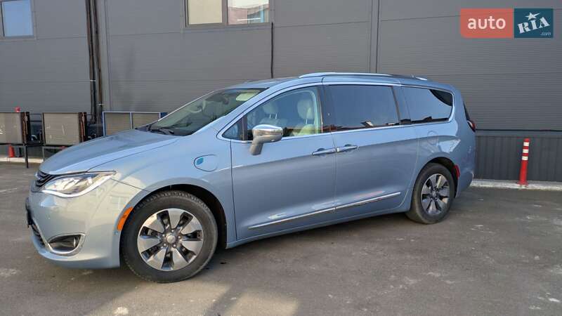 Минивэн Chrysler Pacifica 2017 в Сарнах