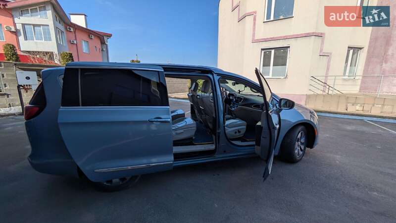 Минивэн Chrysler Pacifica 2017 в Сарнах