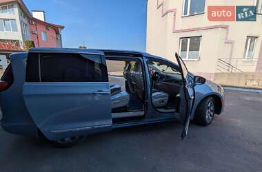 Минивэн Chrysler Pacifica 2017 в 