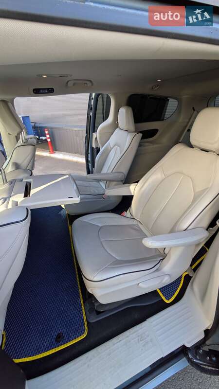 Минивэн Chrysler Pacifica 2017 в Сарнах