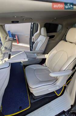 Минивэн Chrysler Pacifica 2017 в 