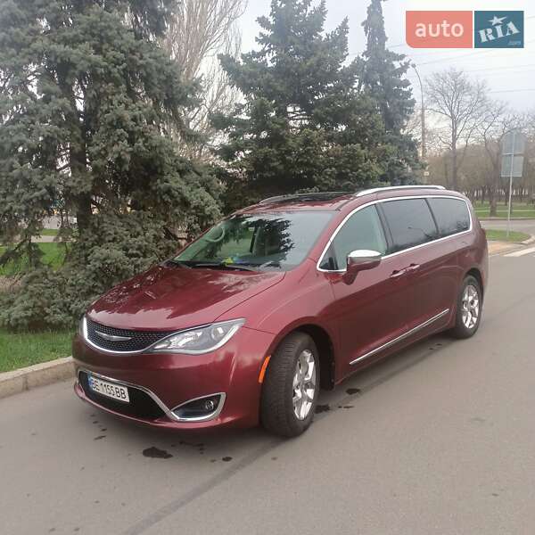 Минивэн Chrysler Pacifica 2018 в 