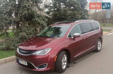 Минивэн Chrysler Pacifica 2018 в 