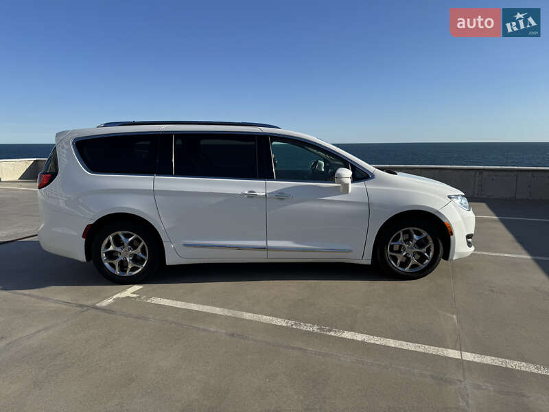 Минивэн Chrysler Pacifica 2019 в Одессе