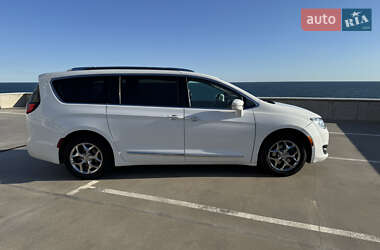 Минивэн Chrysler Pacifica 2019 в 