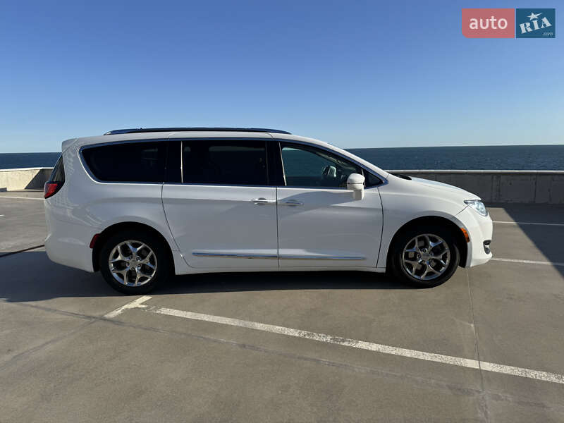 Минивэн Chrysler Pacifica 2019 в Одессе