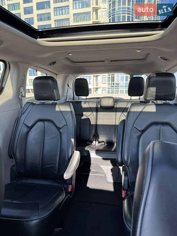 Минивэн Chrysler Pacifica 2019 в Одессе