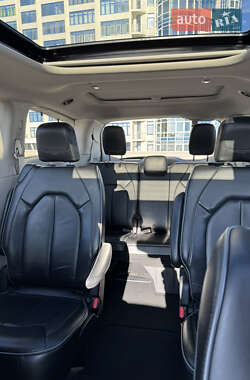 Минивэн Chrysler Pacifica 2019 в 