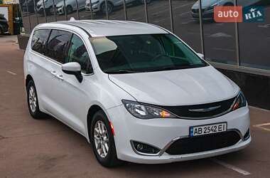 Минивэн Chrysler Pacifica 2017 в 
