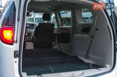 Минивэн Chrysler Pacifica 2017 в 