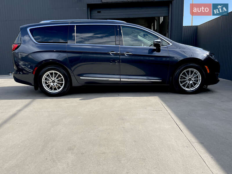 Минивэн Chrysler Pacifica 2019 в Одессе