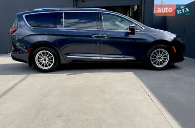 Минивэн Chrysler Pacifica 2019 в 