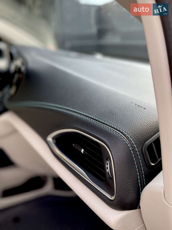 Минивэн Chrysler Pacifica 2019 в Одессе