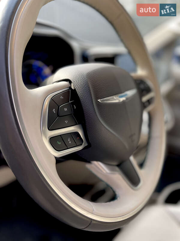 Минивэн Chrysler Pacifica 2019 в Одессе