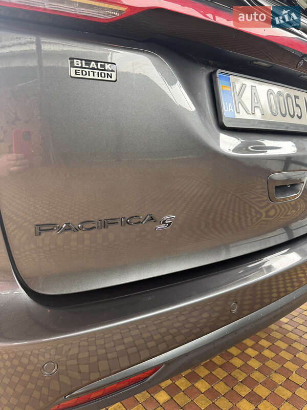 Мінівен Chrysler Pacifica 2022 в Києві