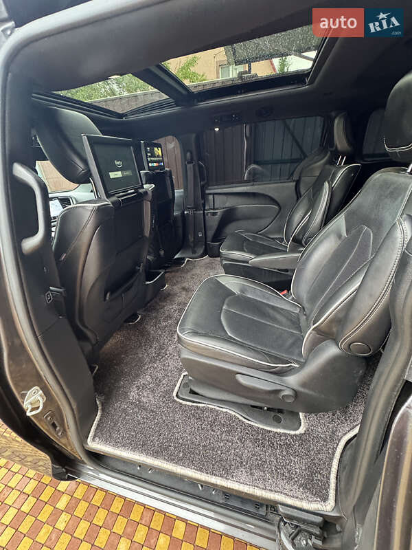 Мінівен Chrysler Pacifica 2022 в Києві