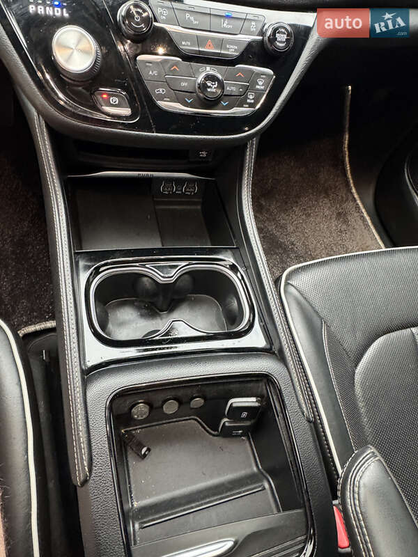 Мінівен Chrysler Pacifica 2022 в Києві