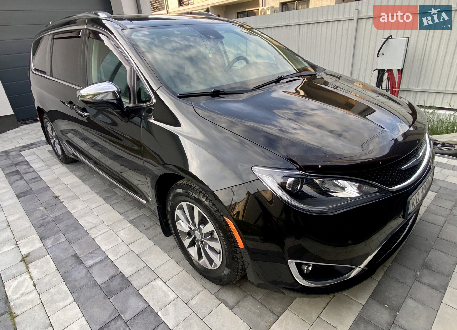 2020 Chrysler Pacifica - мініатюра 2