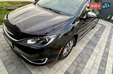 Мінівен Chrysler Pacifica 2020 в 