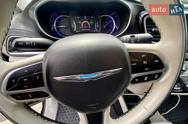 Мінівен Chrysler Pacifica 2020 в 