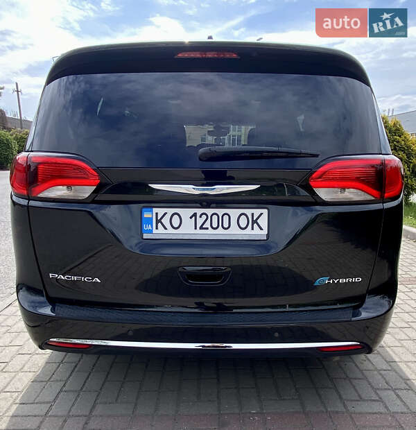 Минивэн Chrysler Pacifica 2020 в Ужгороде