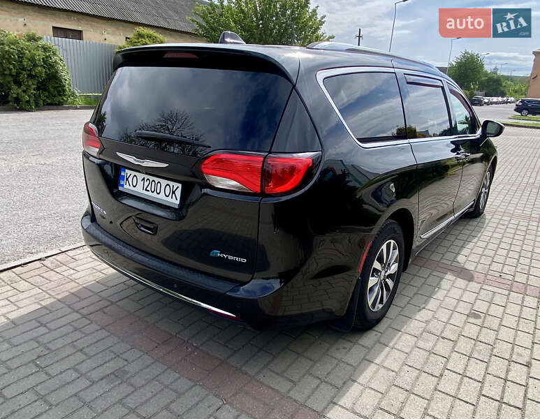 Минивэн Chrysler Pacifica 2020 в Ужгороде