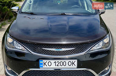 Мінівен Chrysler Pacifica 2020 в 
