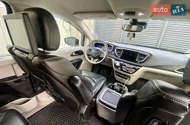 Мінівен Chrysler Pacifica 2020 в 