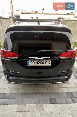 Мінівен Chrysler Pacifica 2020 в 