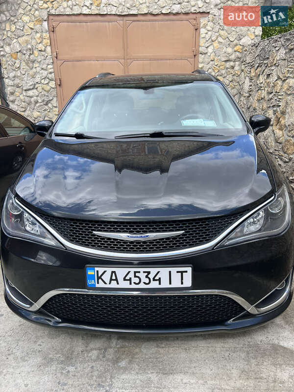 Универсал Chrysler Pacifica 2018 в 